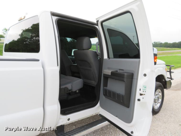 image for item DE8102 2013 Ford F250 Super Duty XLT Crew Cab pickup truck
