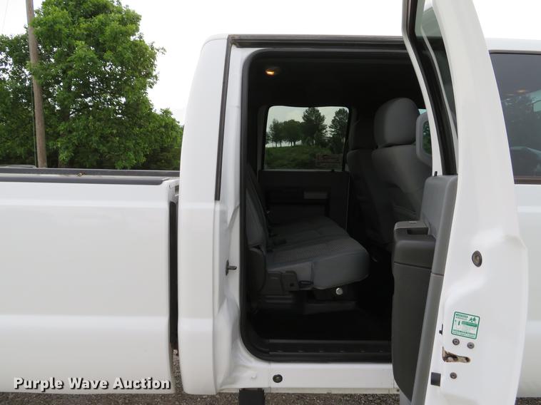 image for item DE8102 2013 Ford F250 Super Duty XLT Crew Cab pickup truck