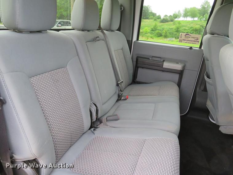 image for item DE8102 2013 Ford F250 Super Duty XLT Crew Cab pickup truck