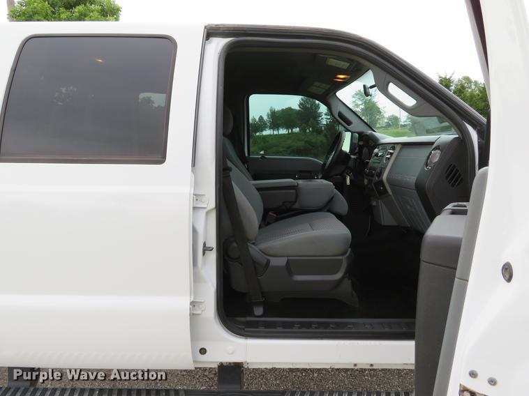 image for item DE8102 2013 Ford F250 Super Duty XLT Crew Cab pickup truck