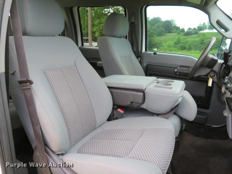 image for item DE8102 2013 Ford F250 Super Duty XLT Crew Cab pickup truck