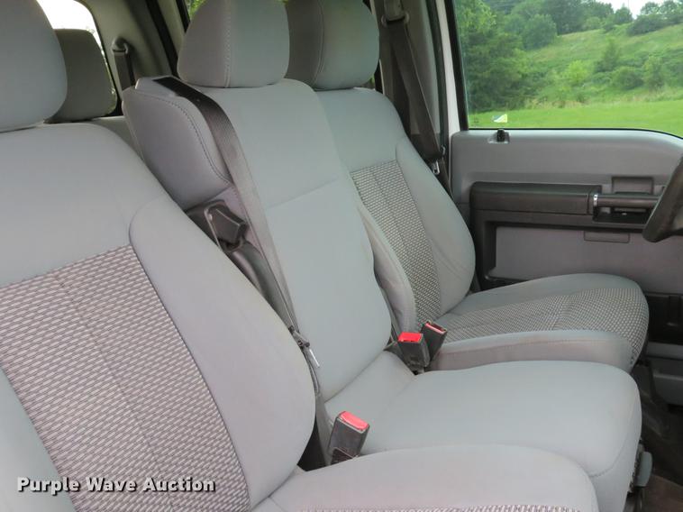 image for item DE8102 2013 Ford F250 Super Duty XLT Crew Cab pickup truck