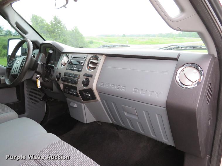 image for item DE8102 2013 Ford F250 Super Duty XLT Crew Cab pickup truck