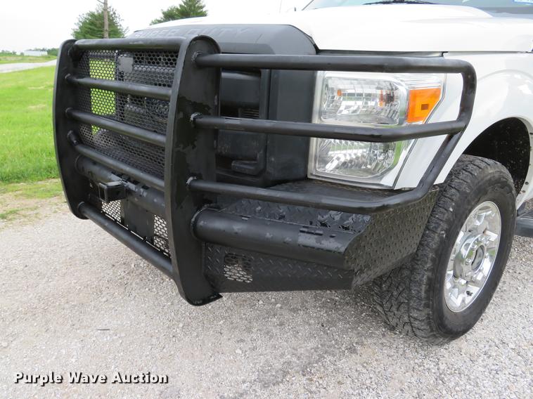 image for item DE8102 2013 Ford F250 Super Duty XLT Crew Cab pickup truck