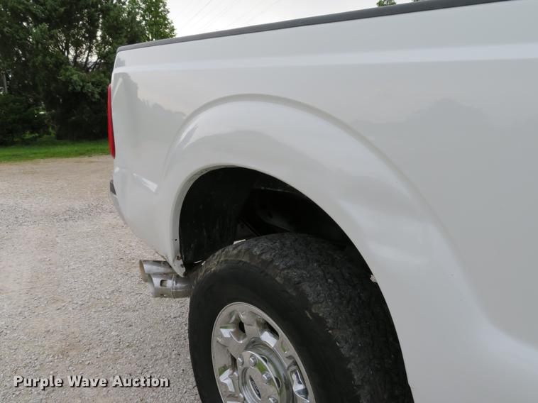 image for item DE8102 2013 Ford F250 Super Duty XLT Crew Cab pickup truck
