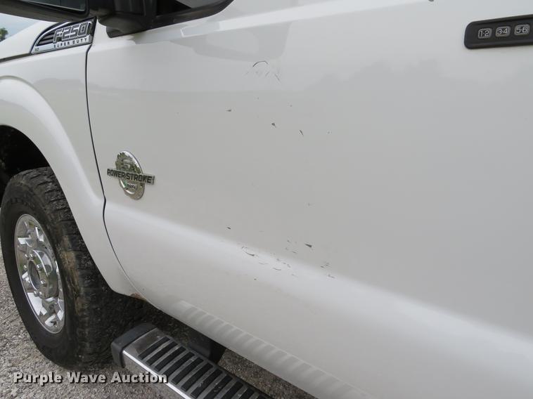 image for item DE8102 2013 Ford F250 Super Duty XLT Crew Cab pickup truck