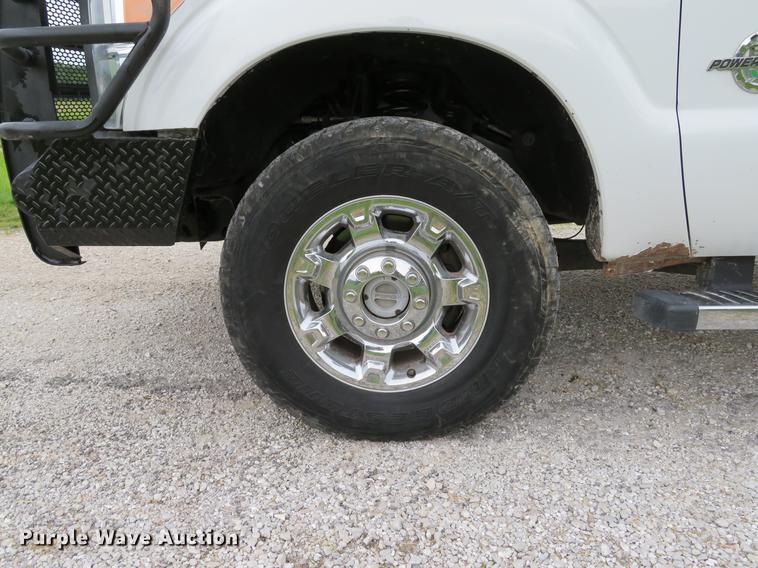 image for item DE8102 2013 Ford F250 Super Duty XLT Crew Cab pickup truck