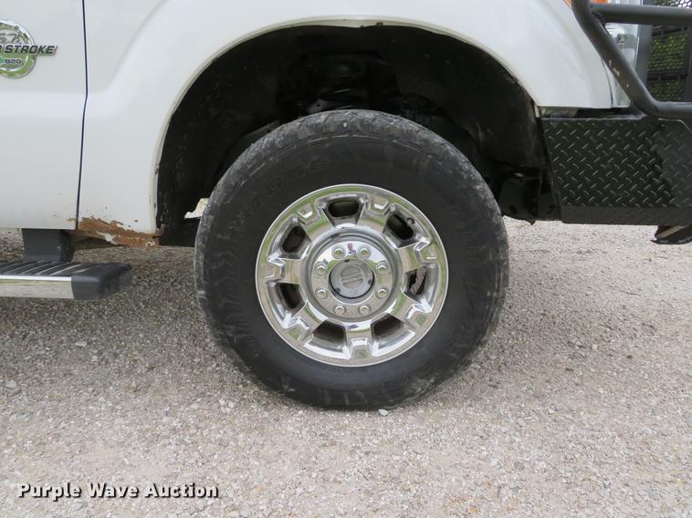 image for item DE8102 2013 Ford F250 Super Duty XLT Crew Cab pickup truck