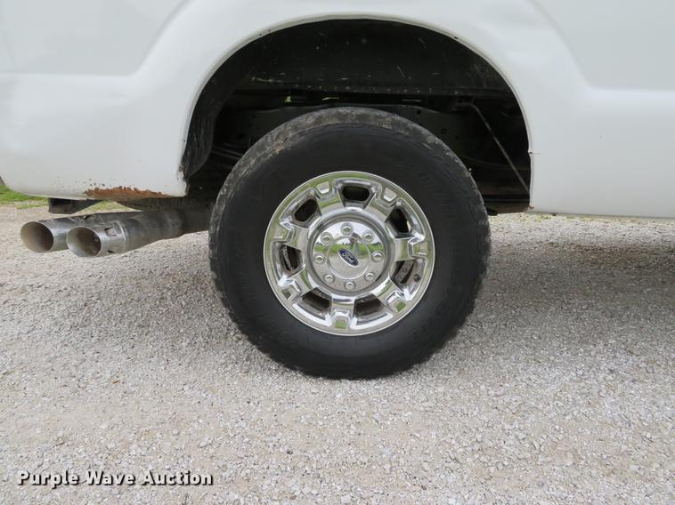 image for item DE8102 2013 Ford F250 Super Duty XLT Crew Cab pickup truck