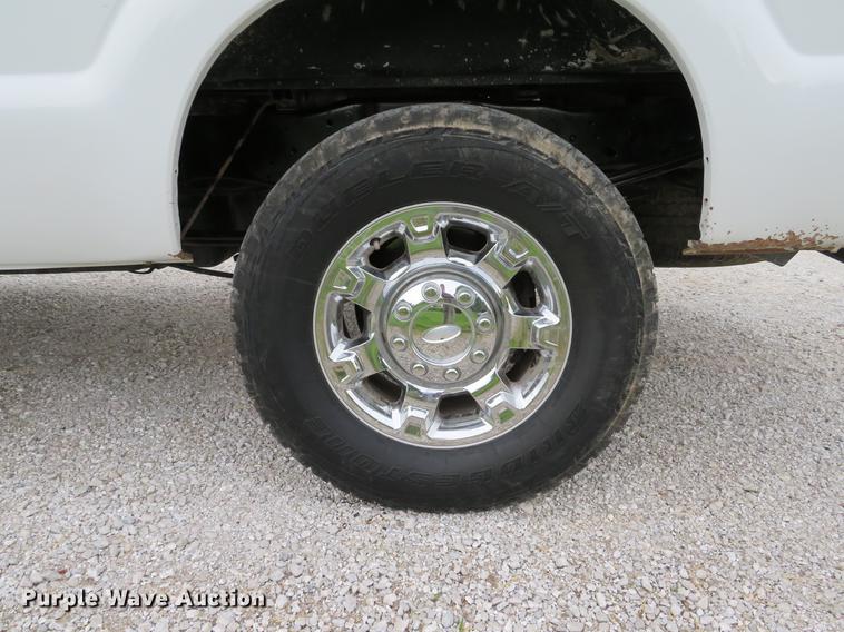 image for item DE8102 2013 Ford F250 Super Duty XLT Crew Cab pickup truck