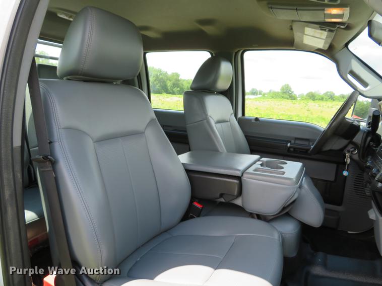 image for item DE8104 2011 Ford F350 Super Duty XL Crew Cab flatbed pickup truck