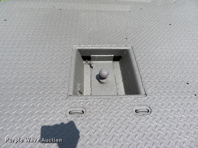 image for item DE8104 2011 Ford F350 Super Duty XL Crew Cab flatbed pickup truck