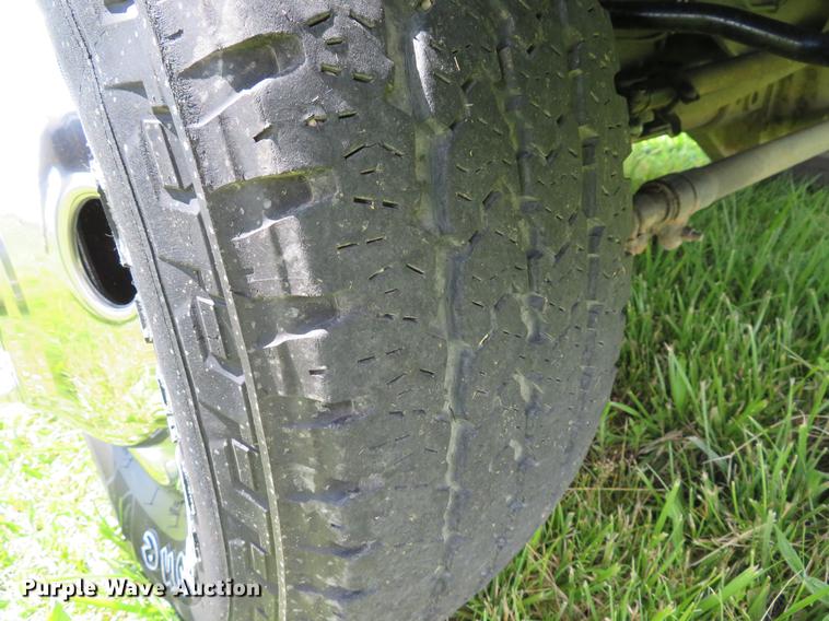 image for item DE8104 2011 Ford F350 Super Duty XL Crew Cab flatbed pickup truck