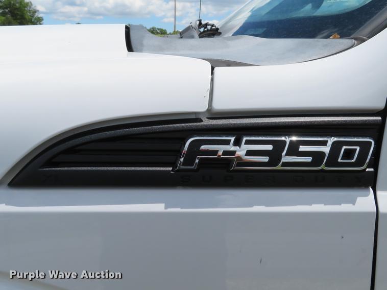 image for item DE8104 2011 Ford F350 Super Duty XL Crew Cab flatbed pickup truck