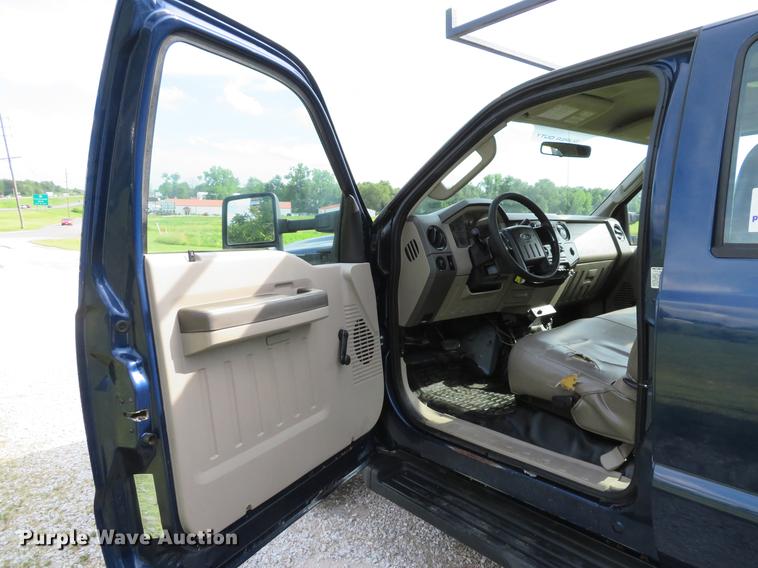 image for item DE8125 2008 Ford F350 Super Duty XL Crew Cab utility bed pickup truck