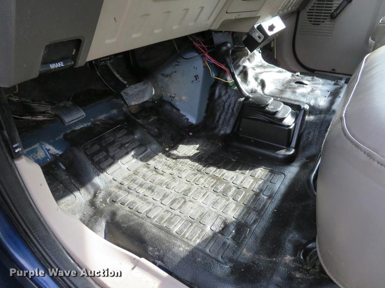 image for item DE8125 2008 Ford F350 Super Duty XL Crew Cab utility bed pickup truck