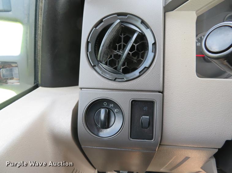 image for item DE8125 2008 Ford F350 Super Duty XL Crew Cab utility bed pickup truck