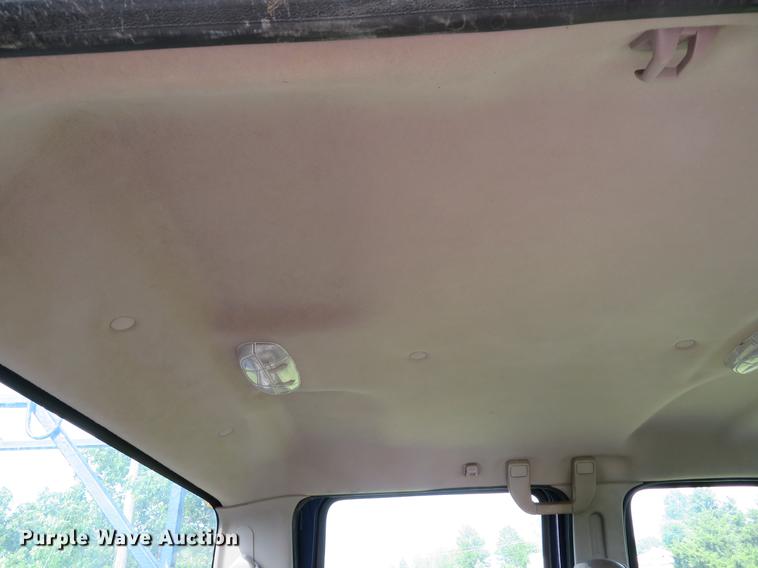 image for item DE8125 2008 Ford F350 Super Duty XL Crew Cab utility bed pickup truck