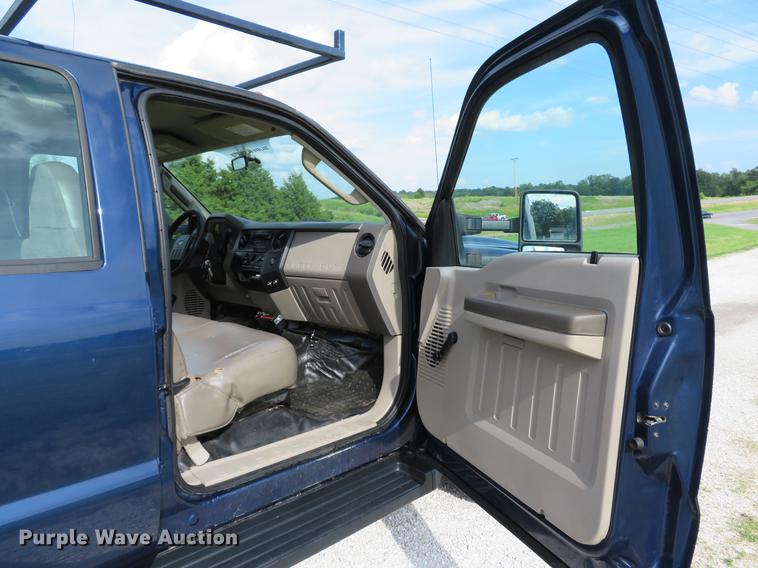 image for item DE8125 2008 Ford F350 Super Duty XL Crew Cab utility bed pickup truck