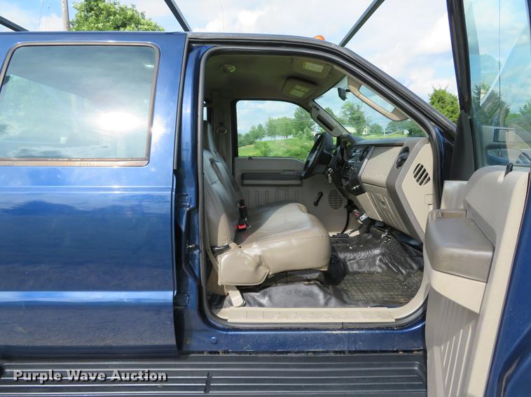image for item DE8125 2008 Ford F350 Super Duty XL Crew Cab utility bed pickup truck