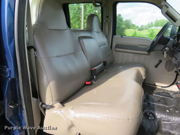 image for item DE8125 2008 Ford F350 Super Duty XL Crew Cab utility bed pickup truck