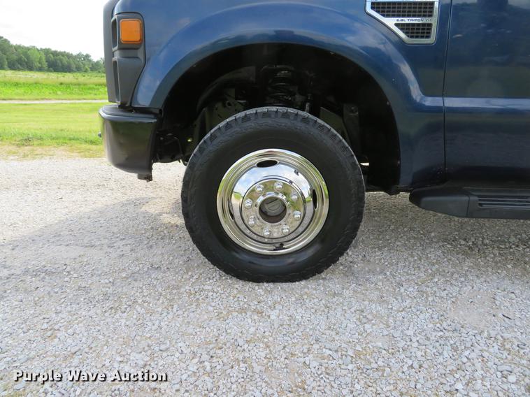 image for item DE8125 2008 Ford F350 Super Duty XL Crew Cab utility bed pickup truck