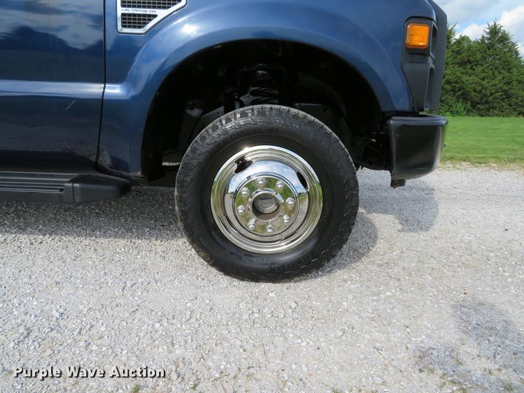 image for item DE8125 2008 Ford F350 Super Duty XL Crew Cab utility bed pickup truck