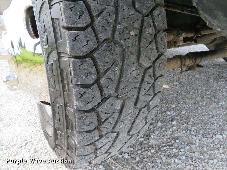 image for item DE8125 2008 Ford F350 Super Duty XL Crew Cab utility bed pickup truck