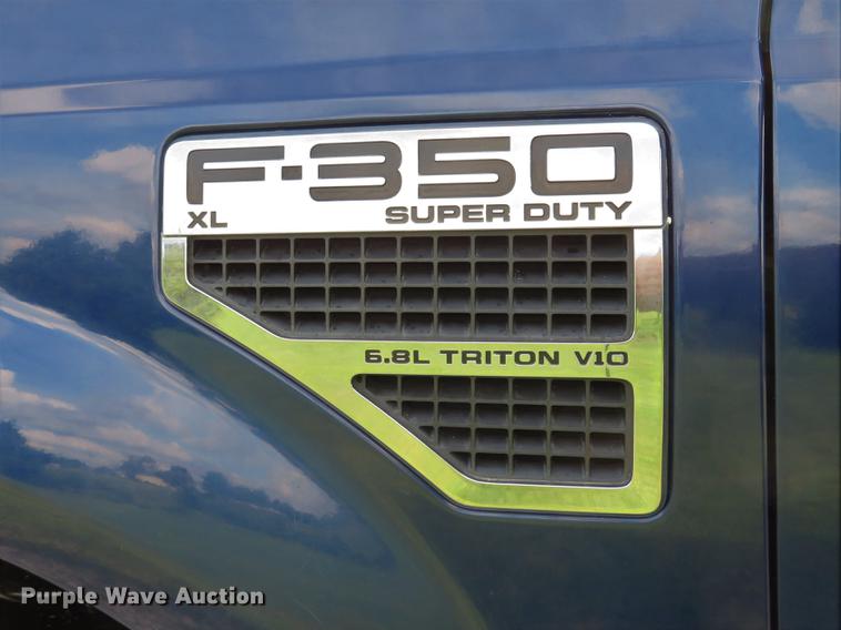 image for item DE8125 2008 Ford F350 Super Duty XL Crew Cab utility bed pickup truck