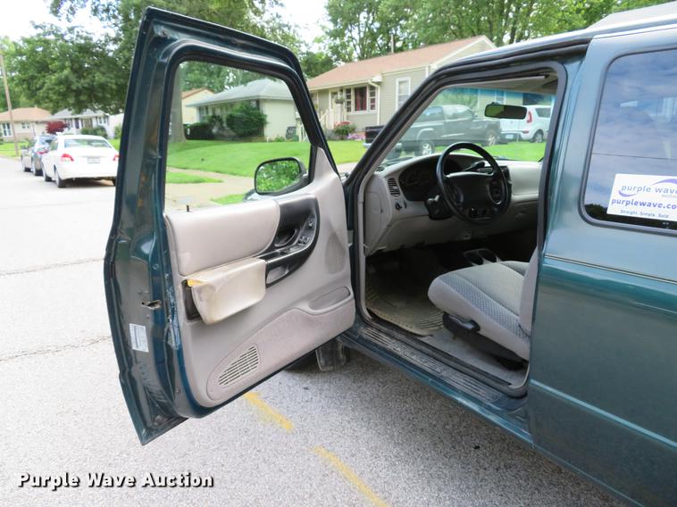 image for item DE8126 1998 Ford Ranger XLT SuperCab pickup truck