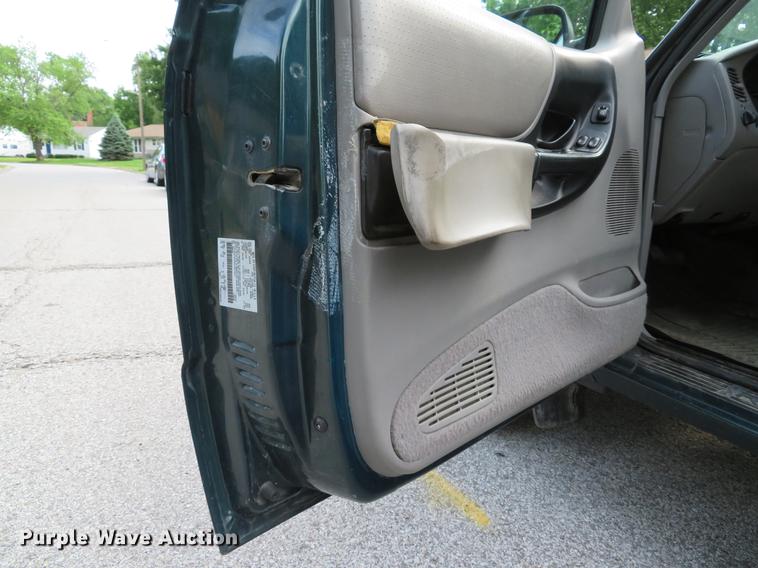 image for item DE8126 1998 Ford Ranger XLT SuperCab pickup truck