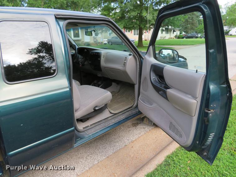 image for item DE8126 1998 Ford Ranger XLT SuperCab pickup truck