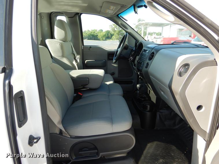 image for item DE8445 2008 Ford F150 XL pickup truck