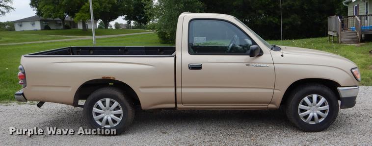 image for item DE8448 1997 Toyota Tacoma pickup truck