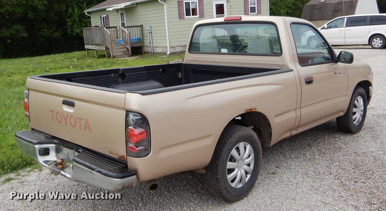 image for item DE8448 1997 Toyota Tacoma pickup truck
