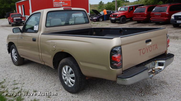 image for item DE8448 1997 Toyota Tacoma pickup truck