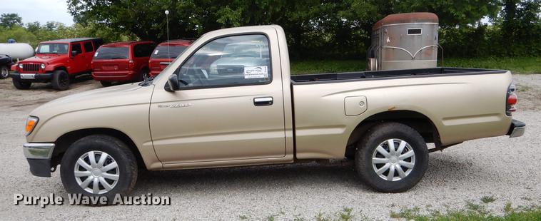 image for item DE8448 1997 Toyota Tacoma pickup truck