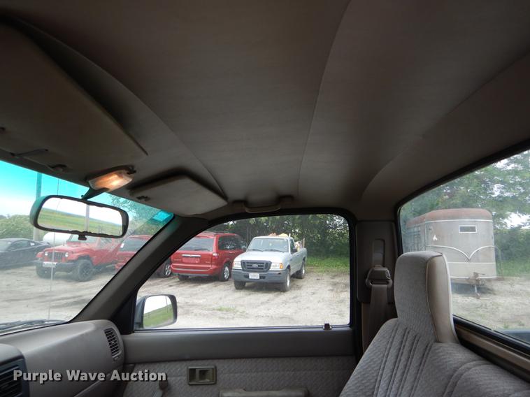 image for item DE8448 1997 Toyota Tacoma pickup truck