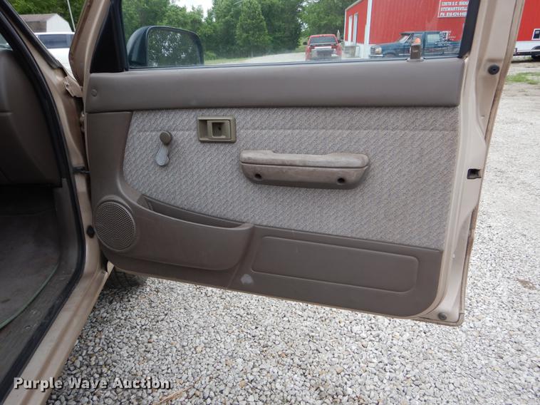 image for item DE8448 1997 Toyota Tacoma pickup truck