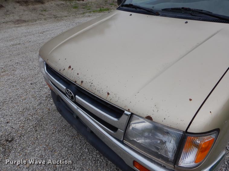 image for item DE8448 1997 Toyota Tacoma pickup truck