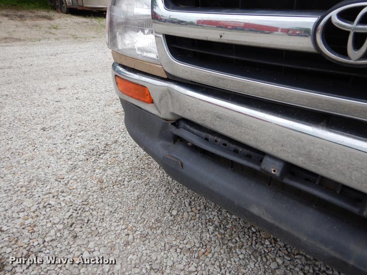 image for item DE8448 1997 Toyota Tacoma pickup truck