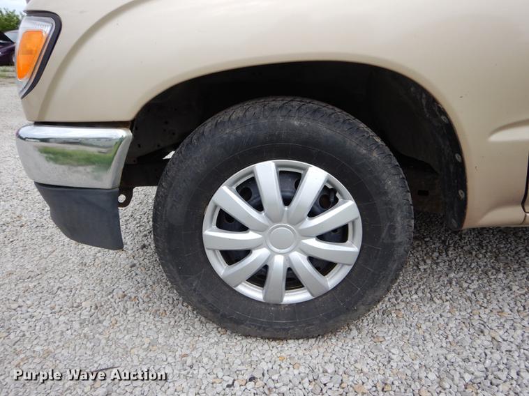 image for item DE8448 1997 Toyota Tacoma pickup truck