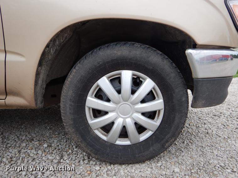 image for item DE8448 1997 Toyota Tacoma pickup truck