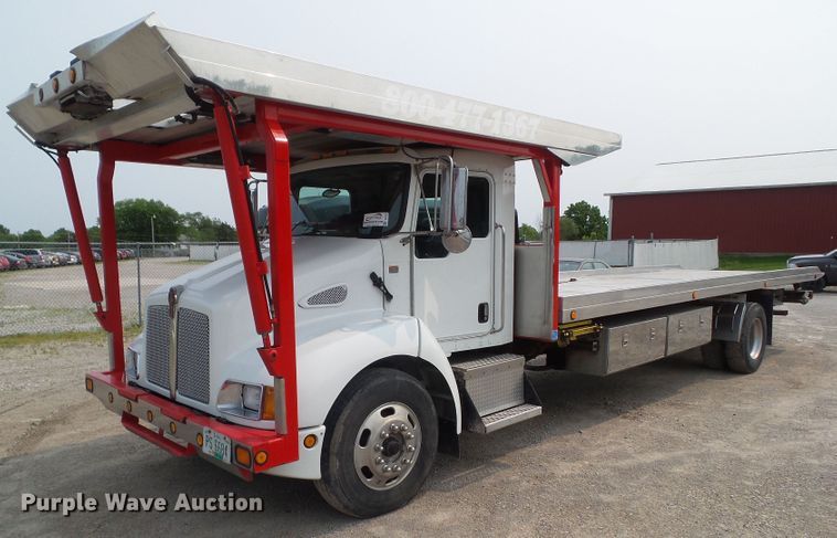 image for item DF0771 2006 Kenworth T300 rollback truck