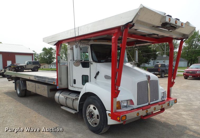 image for item DF0771 2006 Kenworth T300 rollback truck