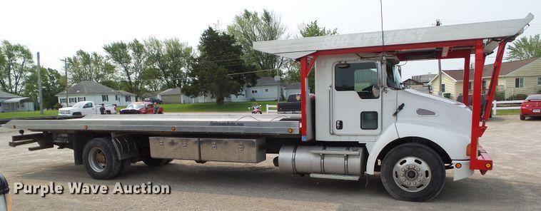 image for item DF0771 2006 Kenworth T300 rollback truck