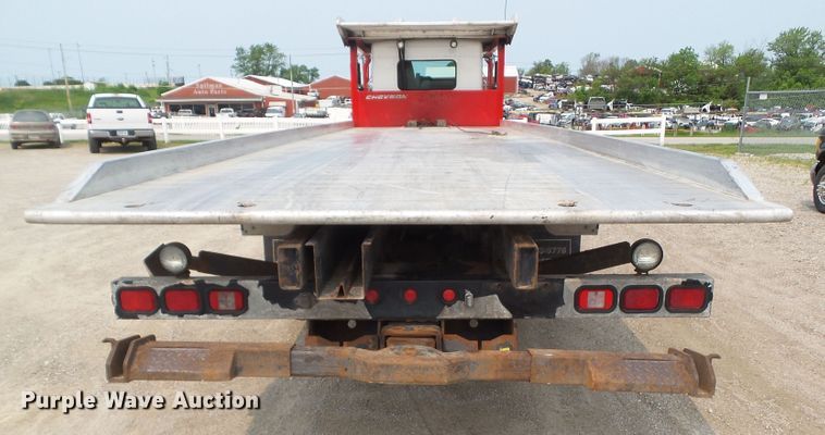 image for item DF0771 2006 Kenworth T300 rollback truck