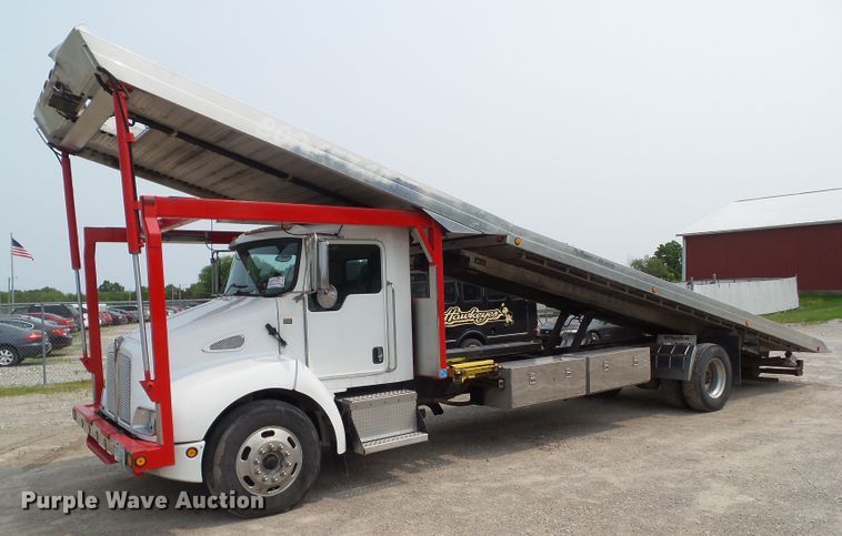 image for item DF0771 2006 Kenworth T300 rollback truck