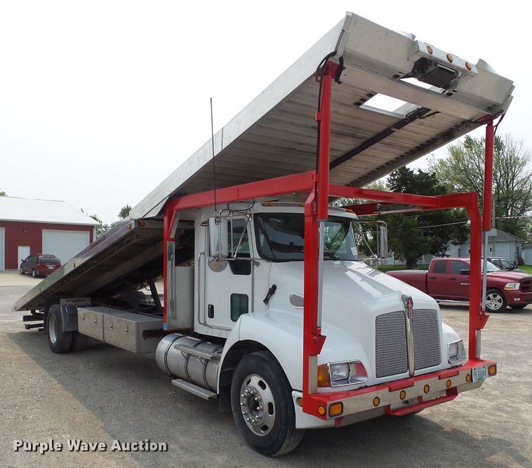 image for item DF0771 2006 Kenworth T300 rollback truck