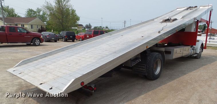 image for item DF0771 2006 Kenworth T300 rollback truck